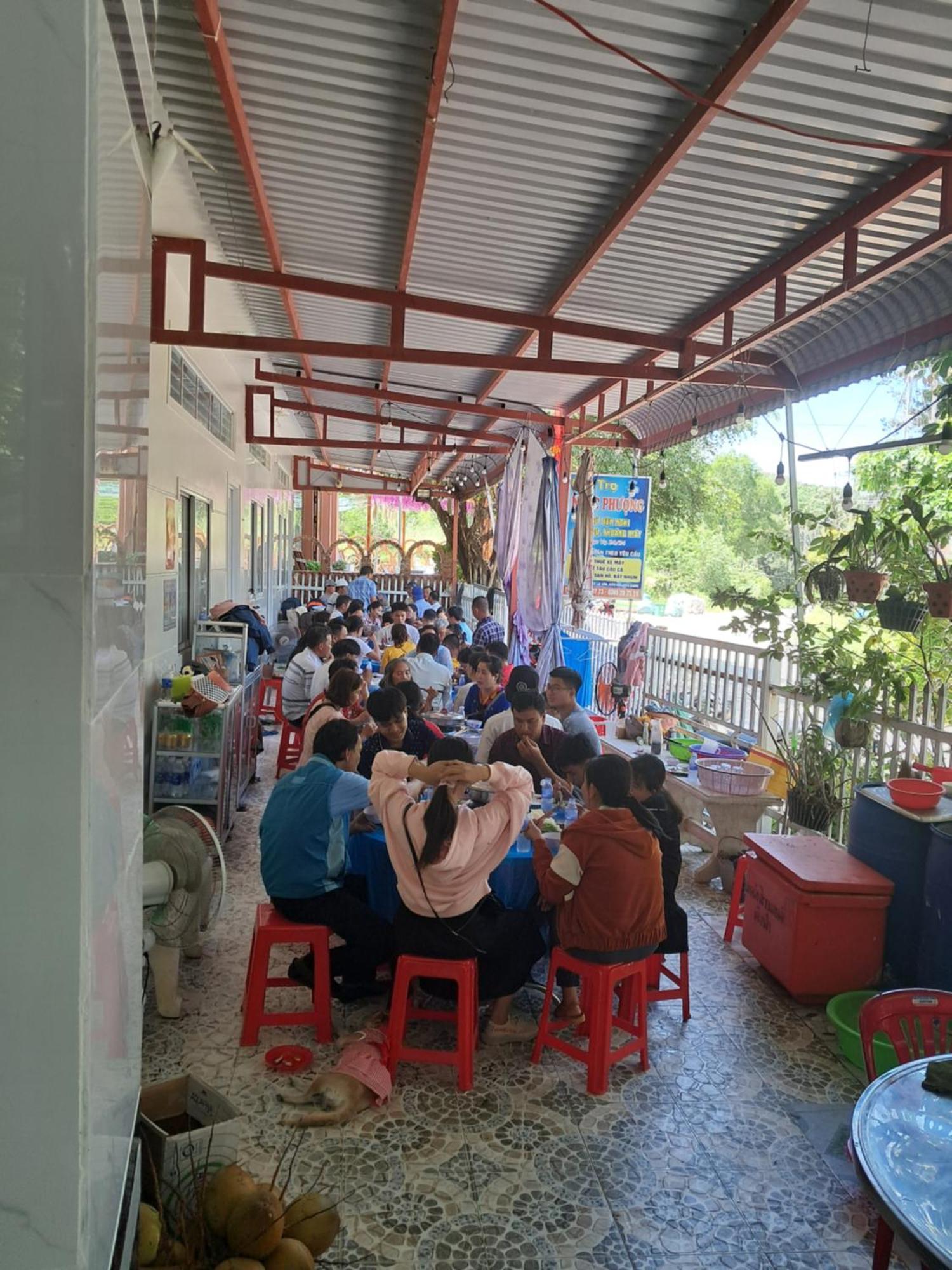 Hotel Nhà Nghỉ NgọC PhuọNg Hon Son Lai Son Zewnętrze zdjęcie