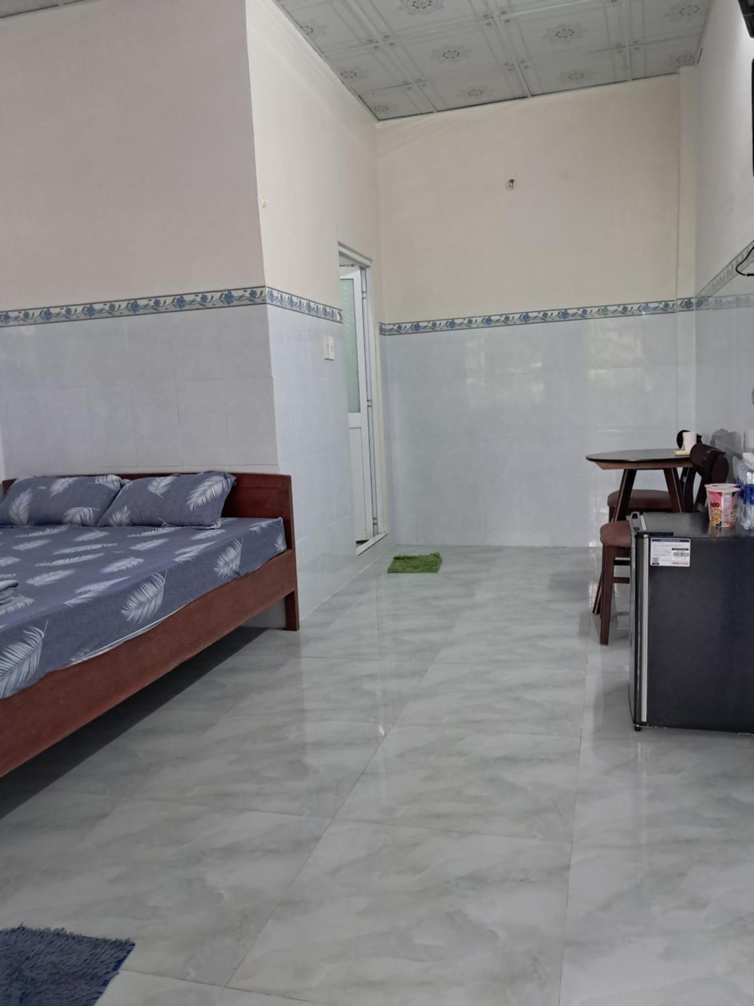 Hotel Nhà Nghỉ NgọC PhuọNg Hon Son Lai Son Zewnętrze zdjęcie
